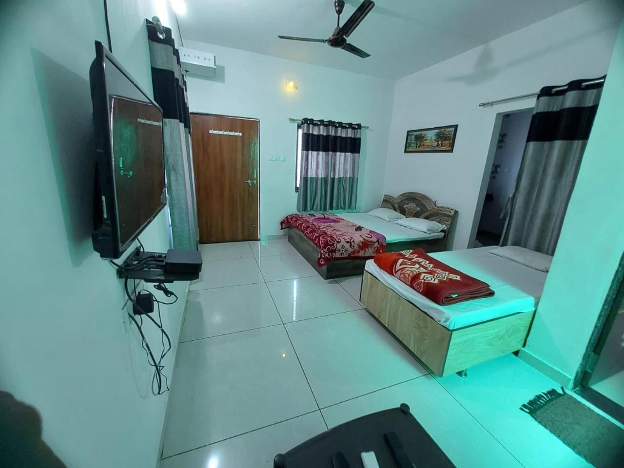 Jai Swaminarayan Delux Homestay Garudeshwar Eksteriør bilde