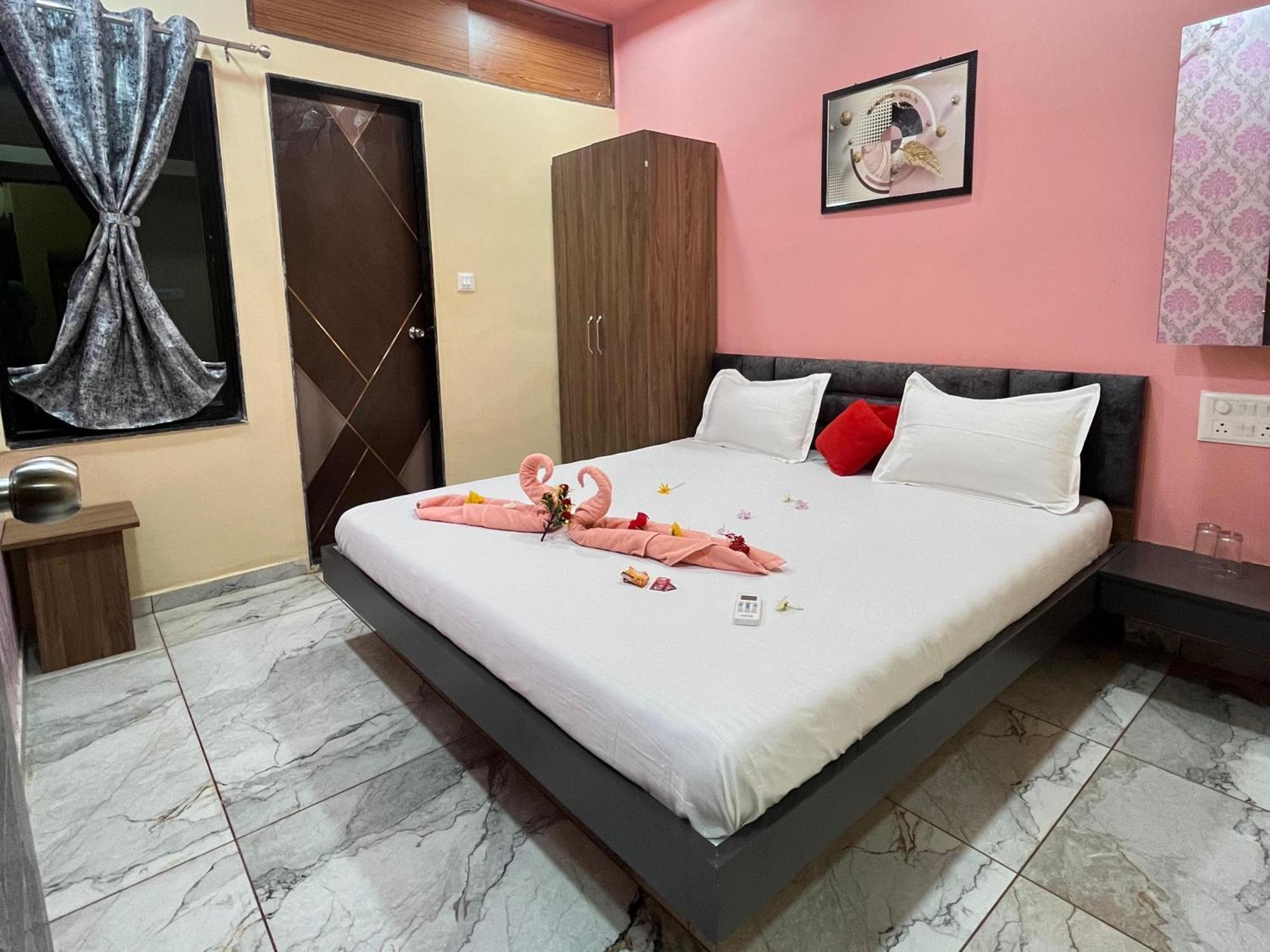 Jai Swaminarayan Delux Homestay Garudeshwar Eksteriør bilde
