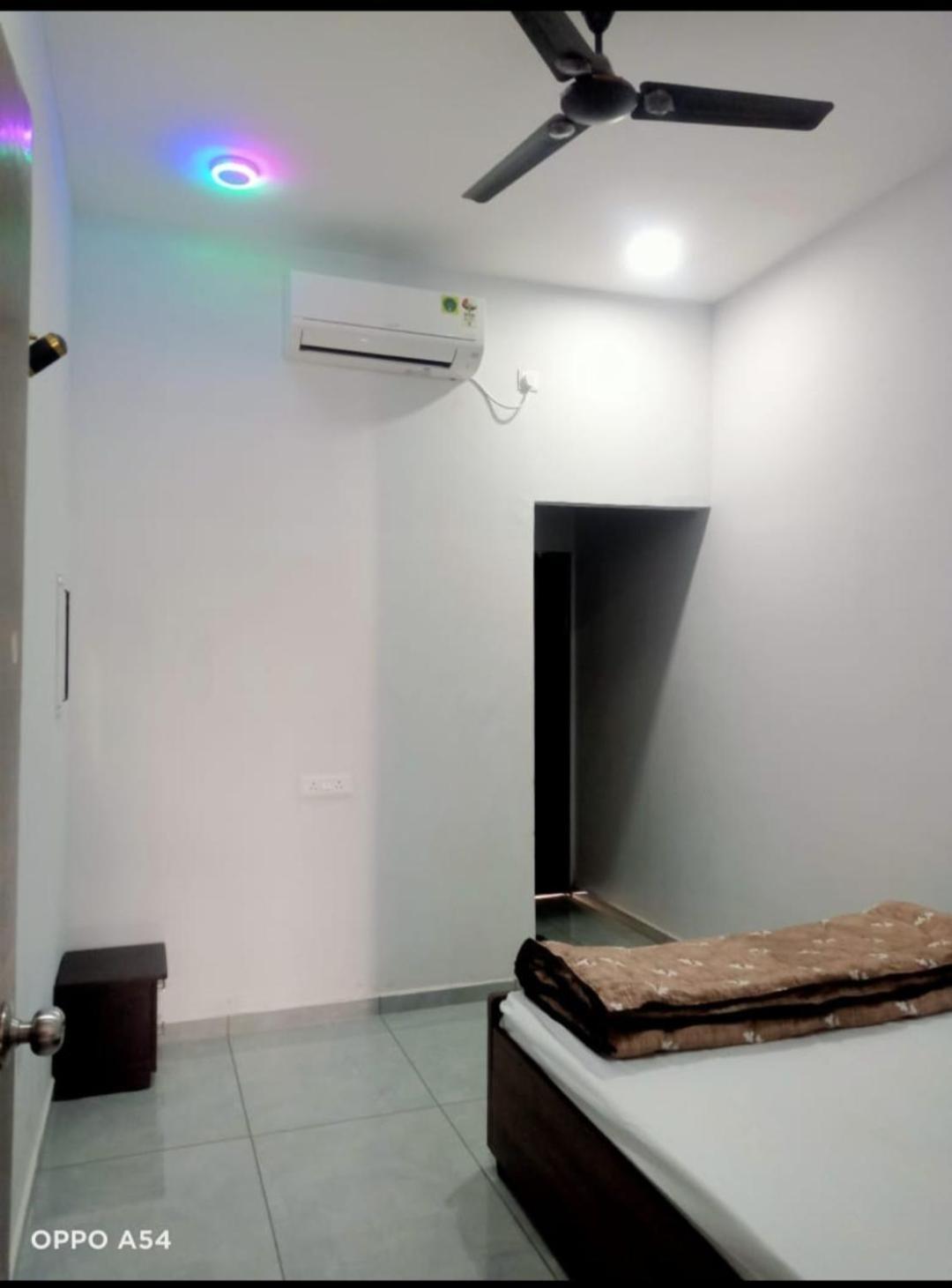 Jai Swaminarayan Delux Homestay Garudeshwar Eksteriør bilde