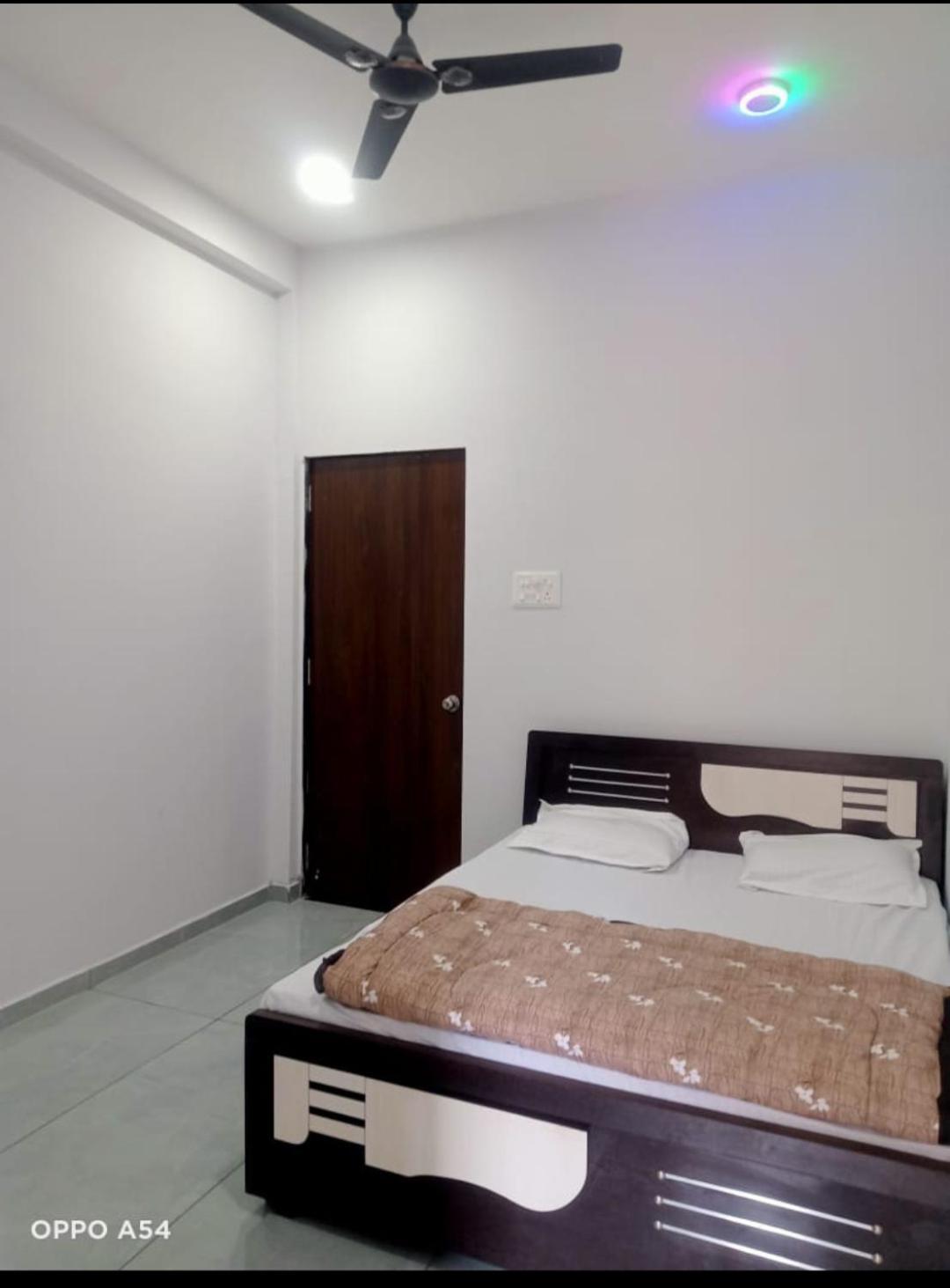 Jai Swaminarayan Delux Homestay Garudeshwar Eksteriør bilde